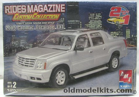 AMT 1/25 2005 Cadillac Escalade EXT - Stock or Custom, 38435 plastic model kit